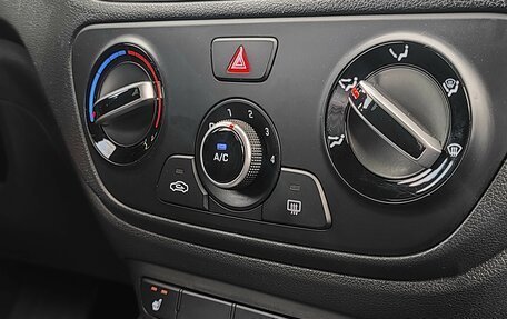 Hyundai Solaris II рестайлинг, 2021 год, 1 600 000 рублей, 16 фотография