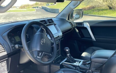 Toyota Land Cruiser Prado 150 рестайлинг 2, 2019 год, 5 499 000 рублей, 6 фотография