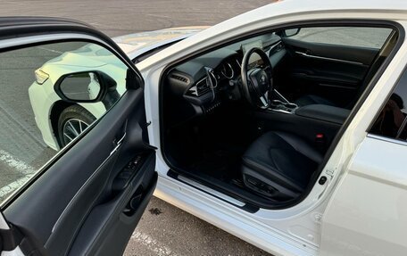 Toyota Camry, 2021 год, 3 950 000 рублей, 6 фотография