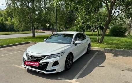 Toyota Camry, 2021 год, 3 950 000 рублей, 2 фотография
