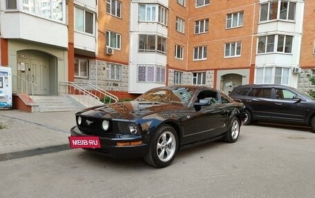 Ford Mustang VI рестайлинг, 2005 год, 1 700 000 рублей, 2 фотография