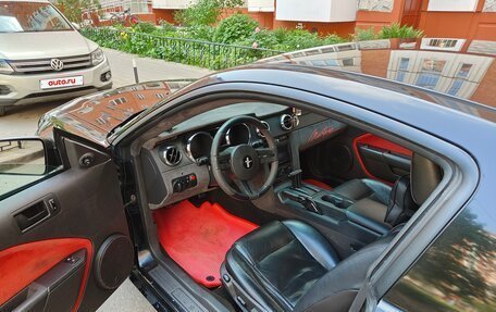 Ford Mustang VI рестайлинг, 2005 год, 1 700 000 рублей, 13 фотография