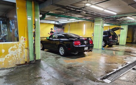 Ford Mustang VI рестайлинг, 2005 год, 1 700 000 рублей, 19 фотография