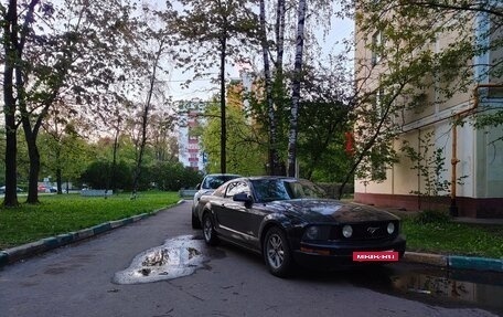 Ford Mustang VI рестайлинг, 2005 год, 1 700 000 рублей, 18 фотография