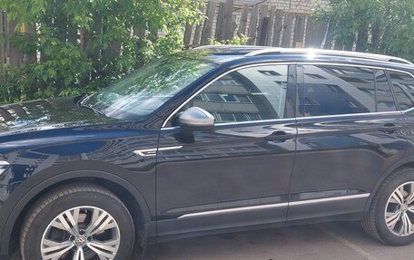 Volkswagen Tiguan II, 2019 год, 2 799 000 рублей, 2 фотография