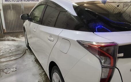 Toyota Prius IV XW50, 2016 год, 1 650 000 рублей, 3 фотография