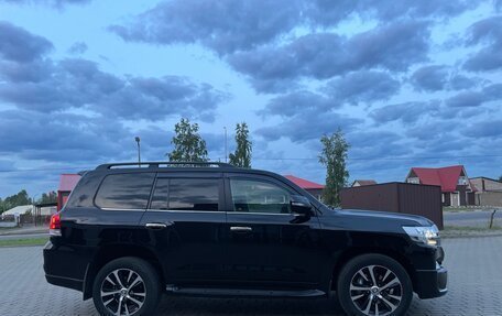 Toyota Land Cruiser 200, 2017 год, 5 700 000 рублей, 7 фотография