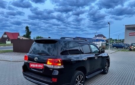 Toyota Land Cruiser 200, 2017 год, 5 700 000 рублей, 5 фотография