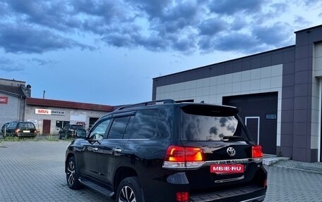 Toyota Land Cruiser 200, 2017 год, 5 700 000 рублей, 4 фотография