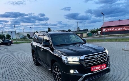 Toyota Land Cruiser 200, 2017 год, 5 700 000 рублей, 9 фотография