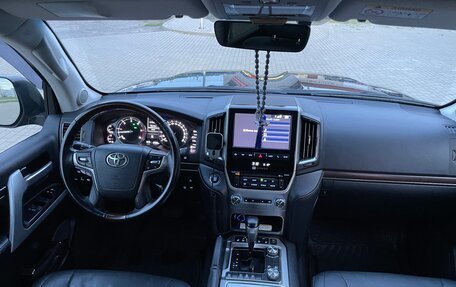 Toyota Land Cruiser 200, 2017 год, 5 700 000 рублей, 17 фотография