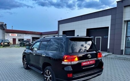 Toyota Land Cruiser 200, 2017 год, 5 700 000 рублей, 3 фотография