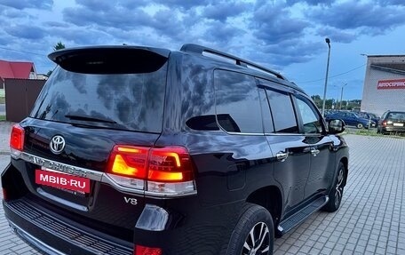 Toyota Land Cruiser 200, 2017 год, 5 700 000 рублей, 6 фотография