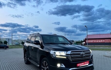 Toyota Land Cruiser 200, 2017 год, 5 700 000 рублей, 8 фотография