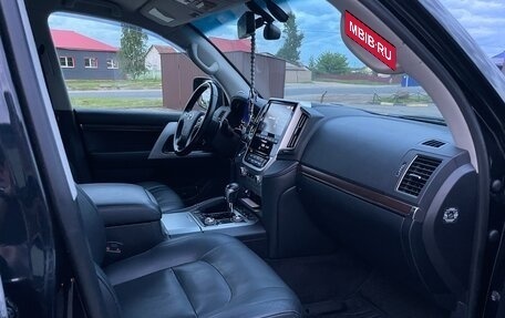 Toyota Land Cruiser 200, 2017 год, 5 700 000 рублей, 18 фотография