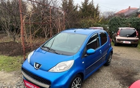 Peugeot 107 I рестайлинг, 2011 год, 555 000 рублей, 3 фотография