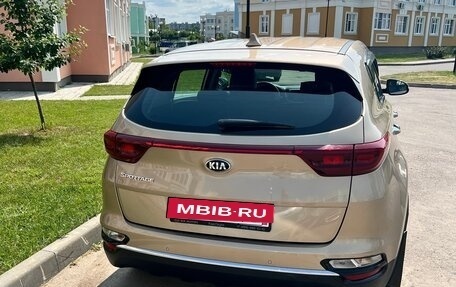 KIA Sportage IV рестайлинг, 2019 год, 1 800 000 рублей, 6 фотография