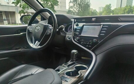 Toyota Camry, 2018 год, 2 340 000 рублей, 9 фотография