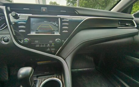Toyota Camry, 2018 год, 2 340 000 рублей, 10 фотография