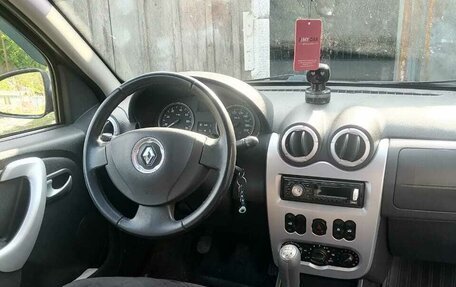 Renault Sandero I, 2013 год, 800 000 рублей, 3 фотография