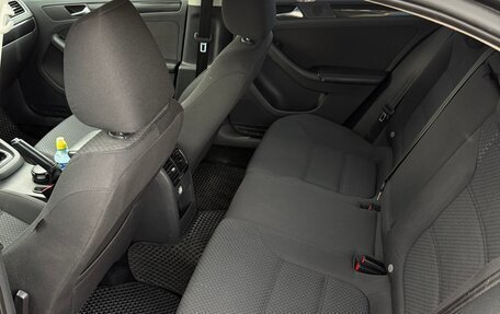 Volkswagen Jetta VI, 2012 год, 990 000 рублей, 12 фотография