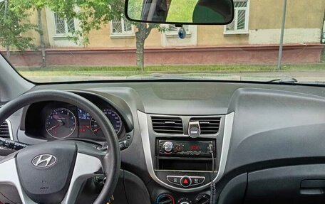 Hyundai Solaris II рестайлинг, 2011 год, 680 000 рублей, 15 фотография