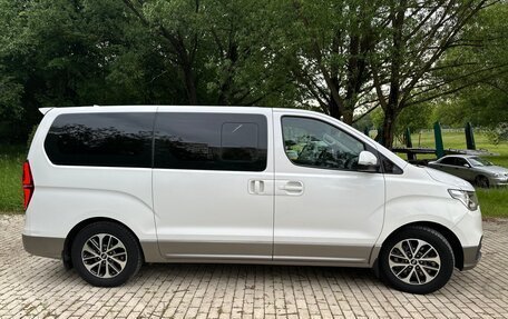 Hyundai Grand Starex Grand Starex I рестайлинг 2, 2018 год, 3 397 000 рублей, 4 фотография