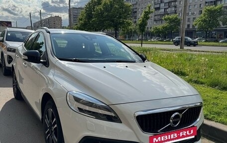 Volvo V40 Cross Country I, 2018 год, 2 000 000 рублей, 3 фотография