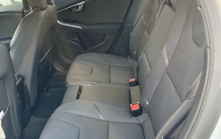 Volvo V40 Cross Country I, 2018 год, 2 000 000 рублей, 11 фотография