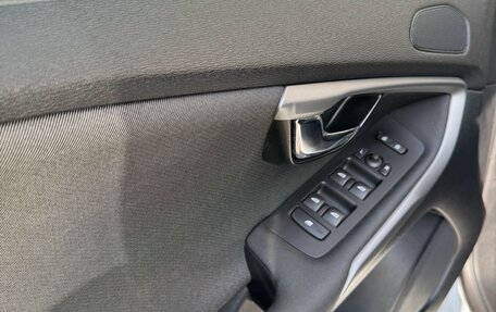 Volvo V40 Cross Country I, 2018 год, 2 000 000 рублей, 10 фотография