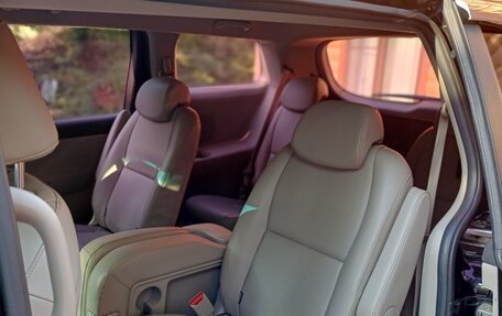 KIA Carnival III, 2016 год, 2 750 000 рублей, 11 фотография