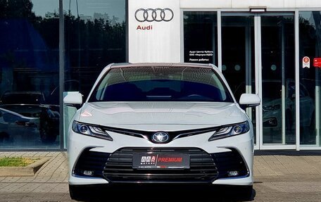 Toyota Camry, 2022 год, 3 950 000 рублей, 2 фотография