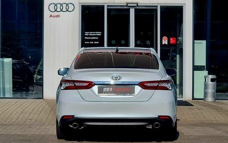 Toyota Camry, 2022 год, 3 950 000 рублей, 6 фотография