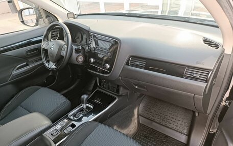 Mitsubishi Outlander III рестайлинг 3, 2021 год, 2 175 000 рублей, 10 фотография