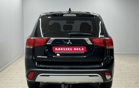 Mitsubishi Outlander III рестайлинг 3, 2021 год, 2 175 000 рублей, 6 фотография