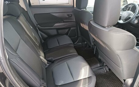 Mitsubishi Outlander III рестайлинг 3, 2021 год, 2 175 000 рублей, 11 фотография