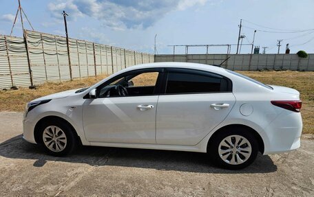 KIA Rio IV, 2020 год, 1 820 000 рублей, 2 фотография