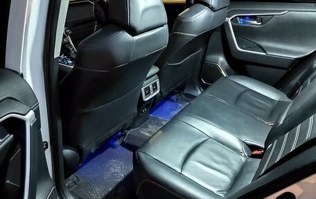 Toyota RAV4, 2019 год, 3 600 000 рублей, 3 фотография
