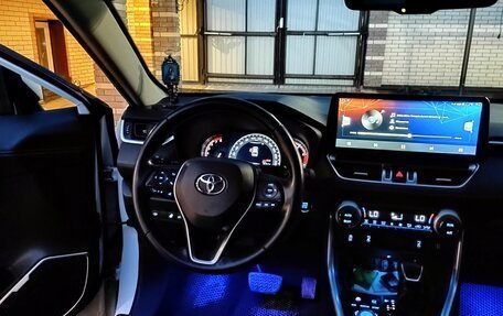 Toyota RAV4, 2019 год, 3 600 000 рублей, 2 фотография