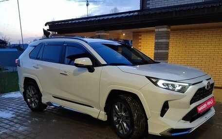 Toyota RAV4, 2019 год, 3 600 000 рублей, 6 фотография