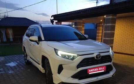 Toyota RAV4, 2019 год, 3 600 000 рублей, 5 фотография
