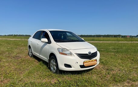 Toyota Yaris III рестайлинг, 2006 год, 700 000 рублей, 1 фотография
