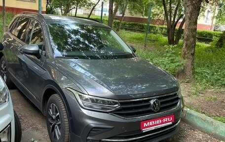 Volkswagen Tiguan II, 2021 год, 2 800 000 рублей, 1 фотография