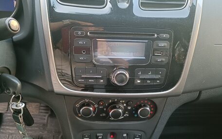 Renault Logan II, 2016 год, 770 000 рублей, 4 фотография
