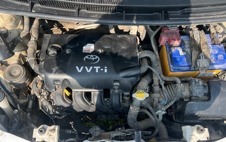 Toyota Yaris III рестайлинг, 2006 год, 700 000 рублей, 8 фотография
