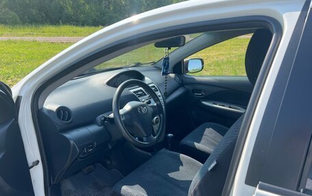 Toyota Yaris III рестайлинг, 2006 год, 700 000 рублей, 12 фотография