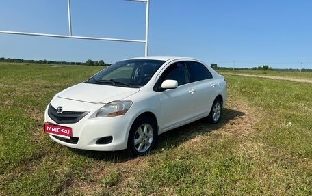 Toyota Yaris III рестайлинг, 2006 год, 700 000 рублей, 3 фотография