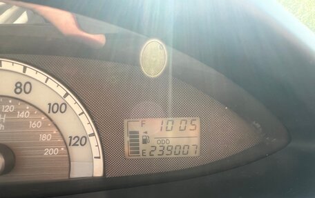 Toyota Yaris III рестайлинг, 2006 год, 700 000 рублей, 19 фотография