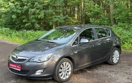 Opel Astra J, 2011 год, 700 000 рублей, 1 фотография