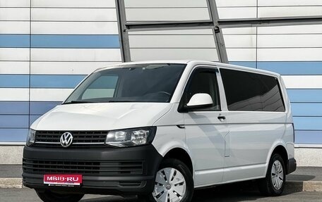 Volkswagen Caravelle T6 рестайлинг, 2015 год, 2 599 000 рублей, 1 фотография
